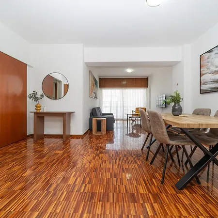 Cozy 3 Bedroom Flat Center