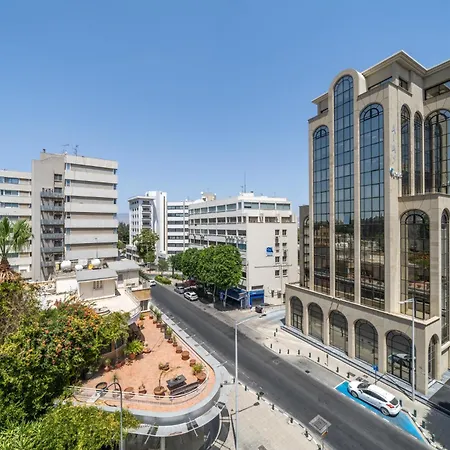 Cozy 3 Bedroom Flat Center Apartment