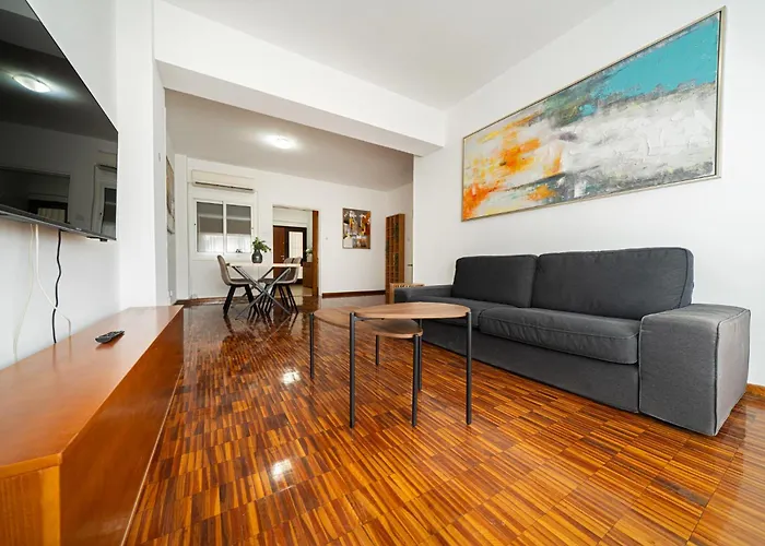 Cozy 3 Bedroom Flat Center